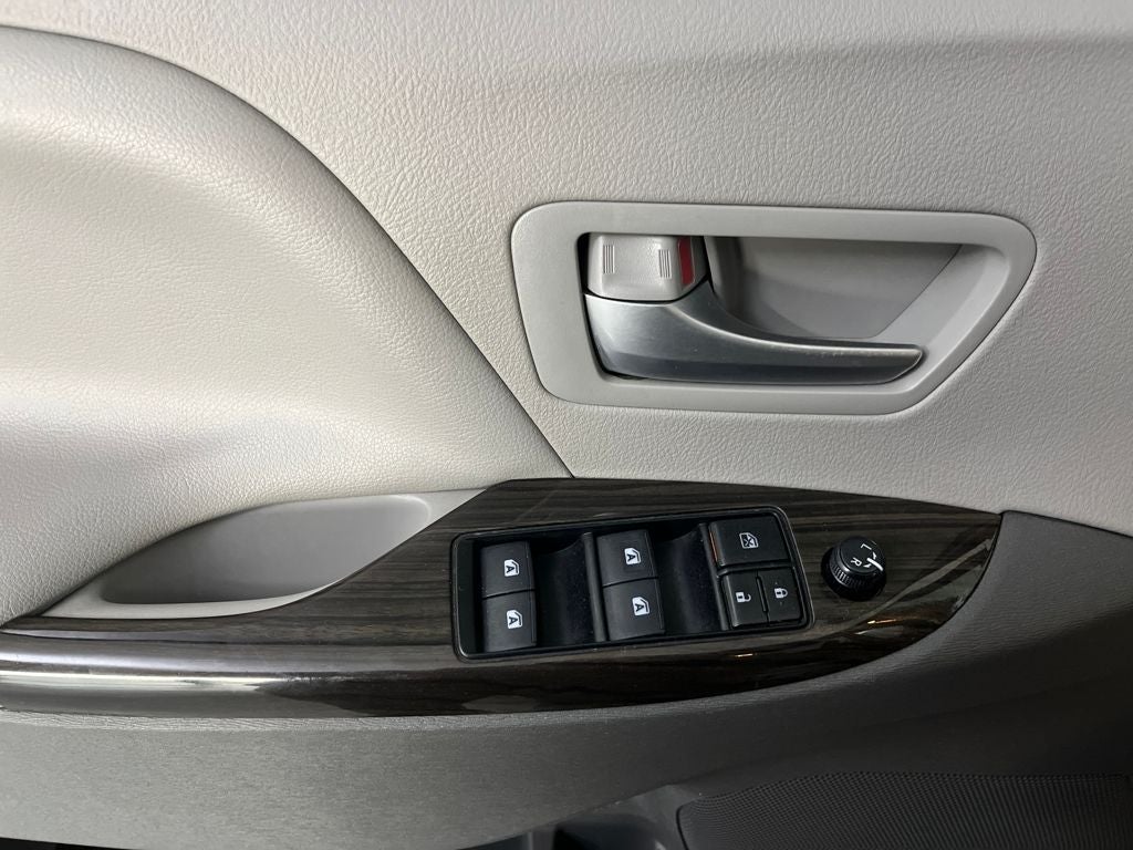 2017 Toyota Sienna XLE 7 Passenger
