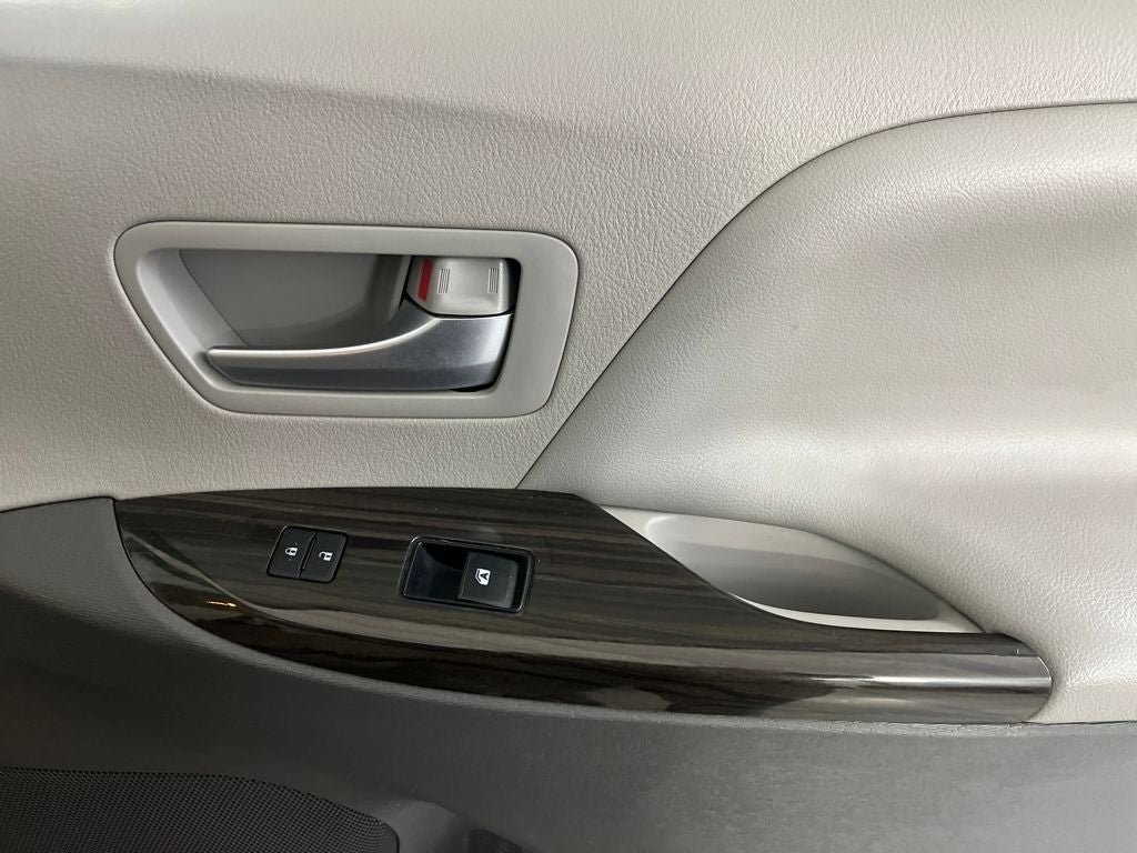 2017 Toyota Sienna XLE 7 Passenger