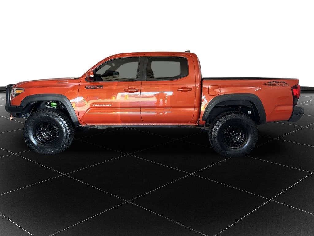 Used 2018 Toyota Tacoma TRD Off Road with VIN 5TFCZ5AN4JX140393 for sale in Kansas City