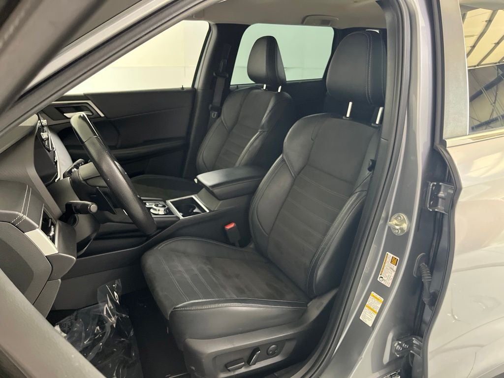 2023 Mitsubishi Outlander SE