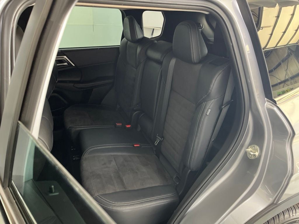 2023 Mitsubishi Outlander SE