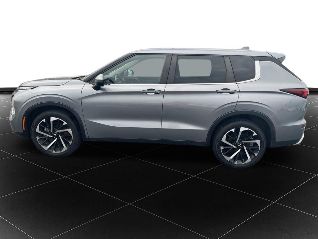 Used 2023 Mitsubishi Outlander SE with VIN JA4J3UA88PZ023744 for sale in Kansas City
