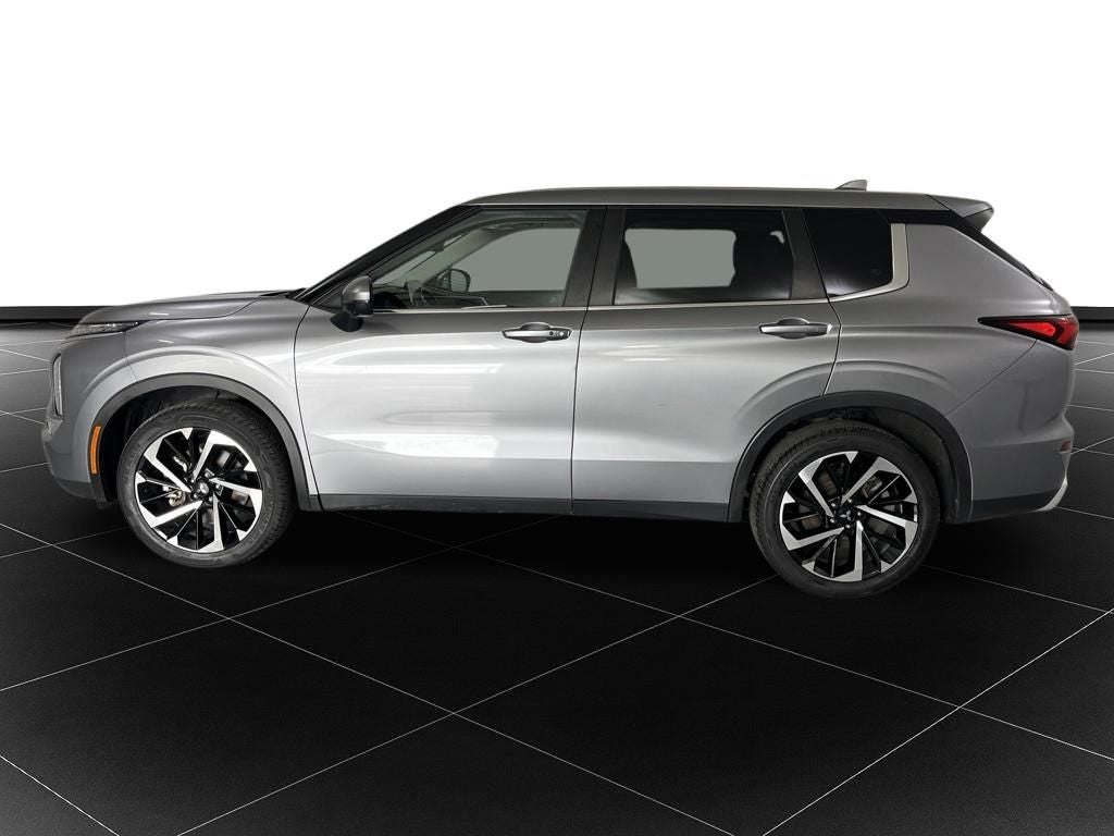 2023 Mitsubishi Outlander SE