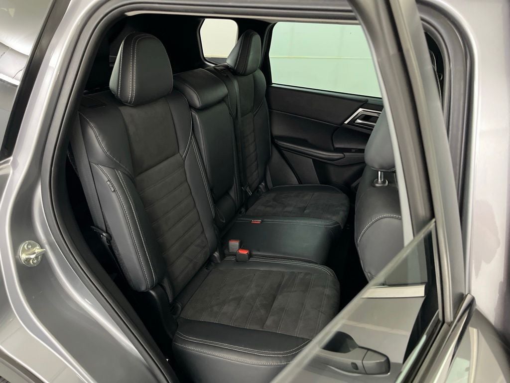 2023 Mitsubishi Outlander SE