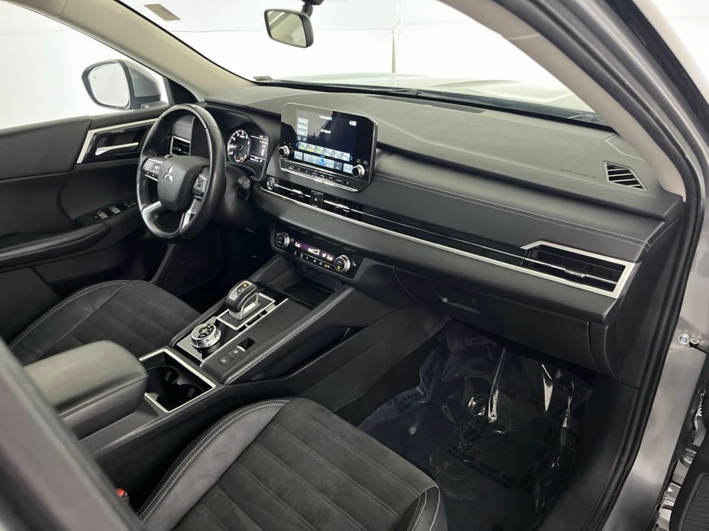 2023 Mitsubishi Outlander SE