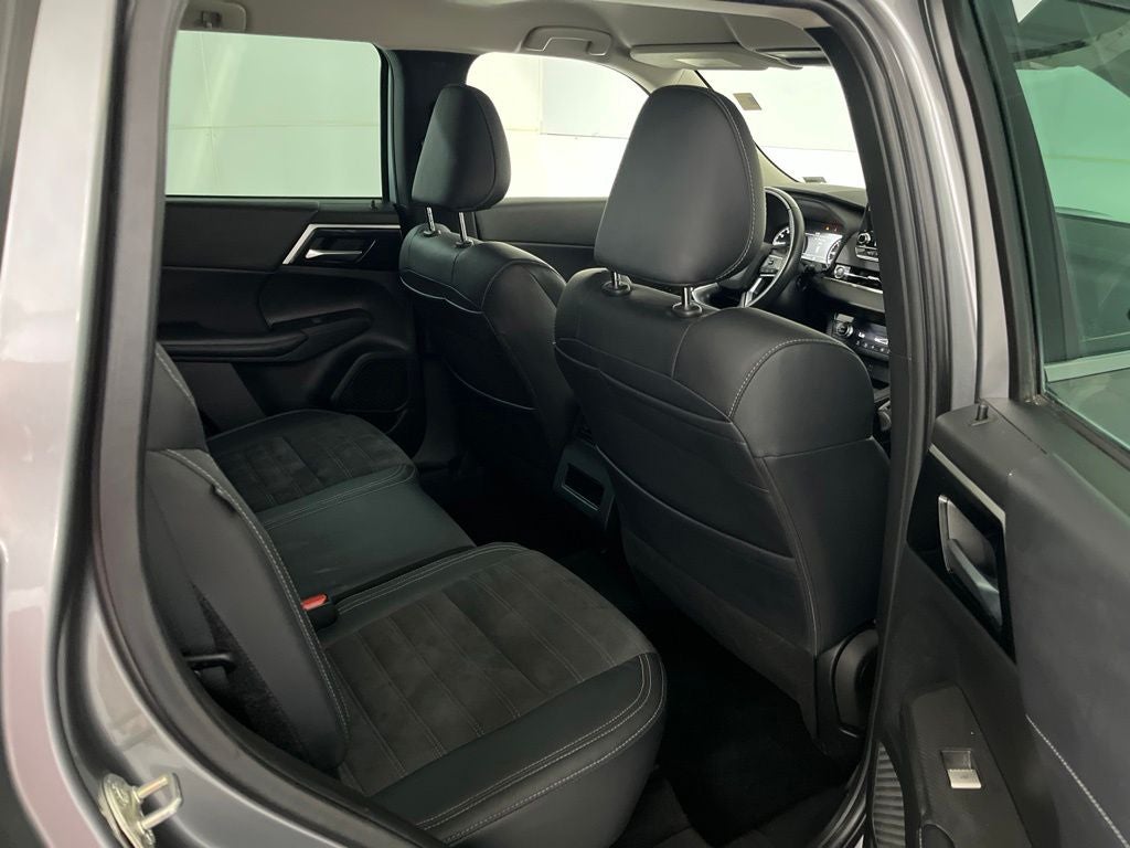 2023 Mitsubishi Outlander SE