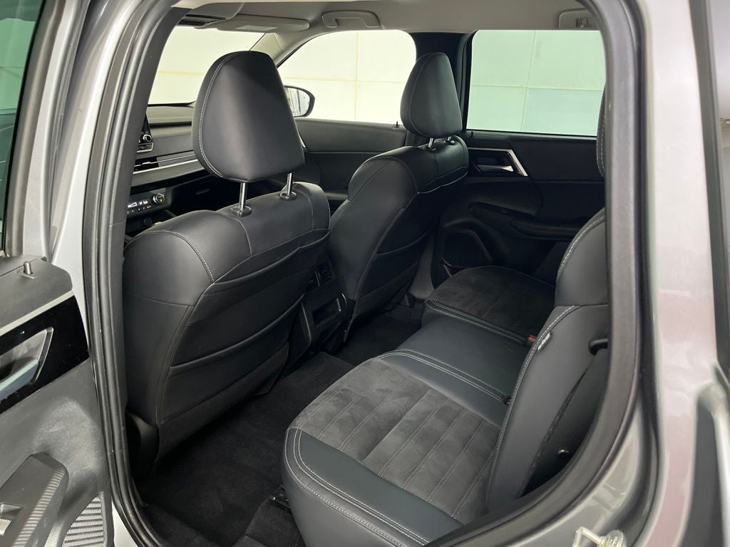 2023 Mitsubishi Outlander SE