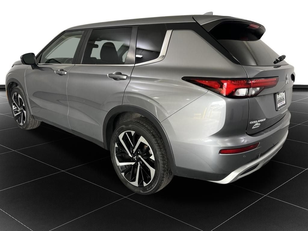 2023 Mitsubishi Outlander SE