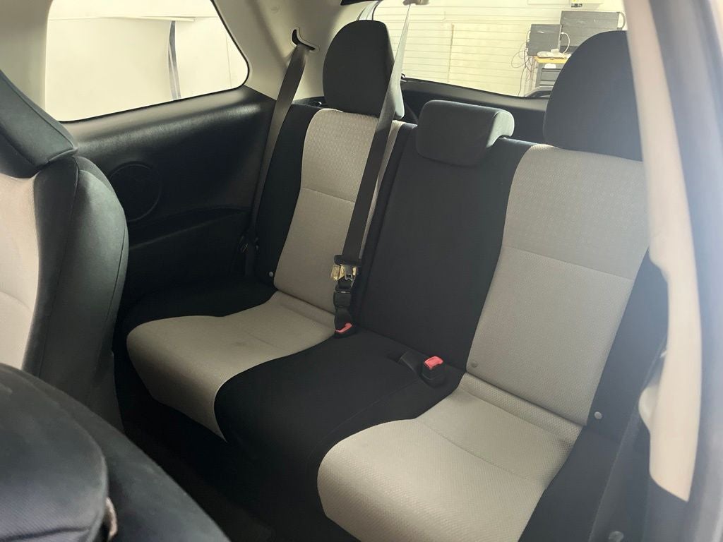 2012 Toyota Yaris LE