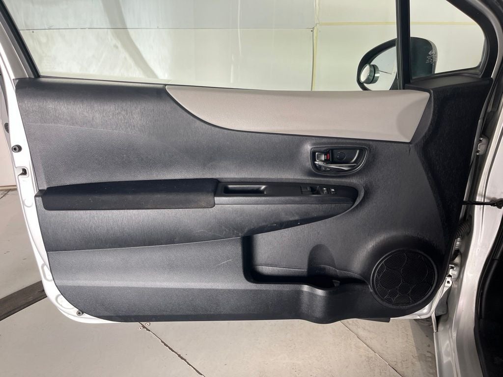 2012 Toyota Yaris LE
