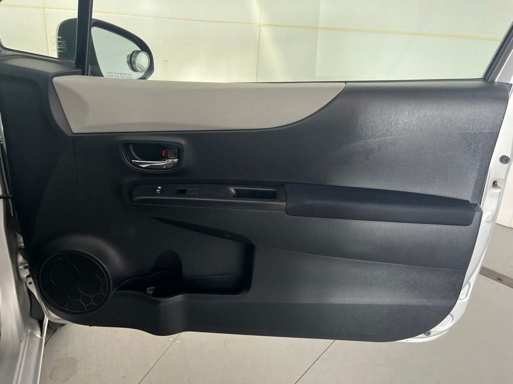 2012 Toyota Yaris LE