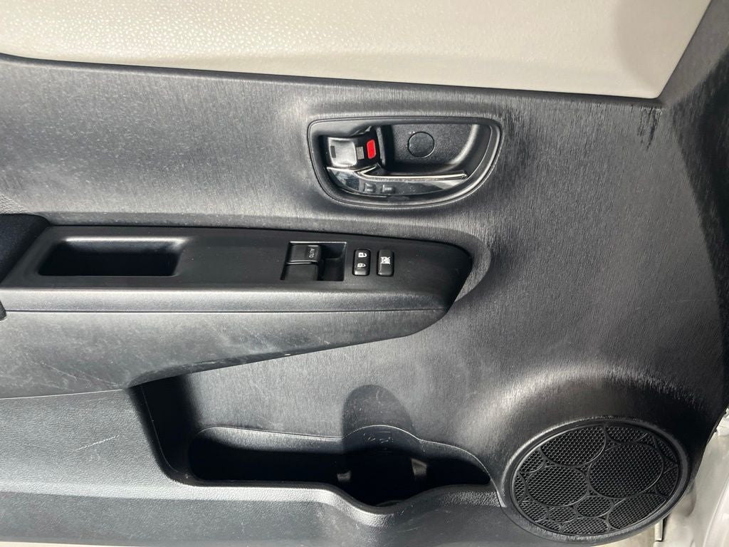 2012 Toyota Yaris LE