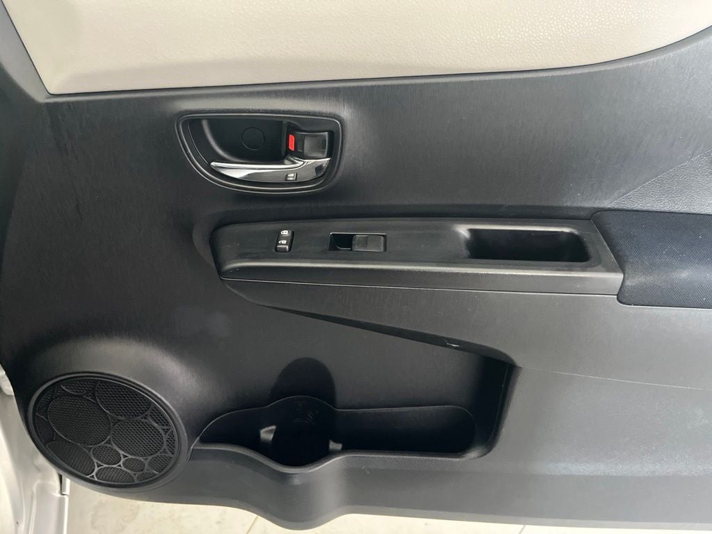 2012 Toyota Yaris LE