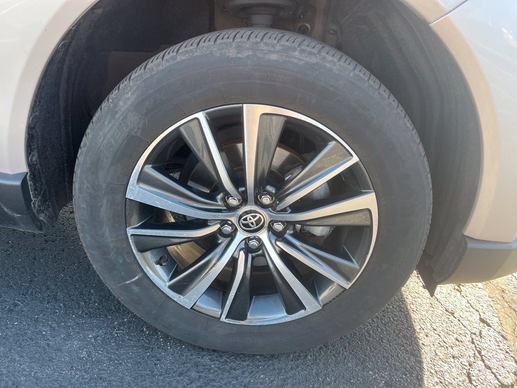 2024 Toyota Venza LE