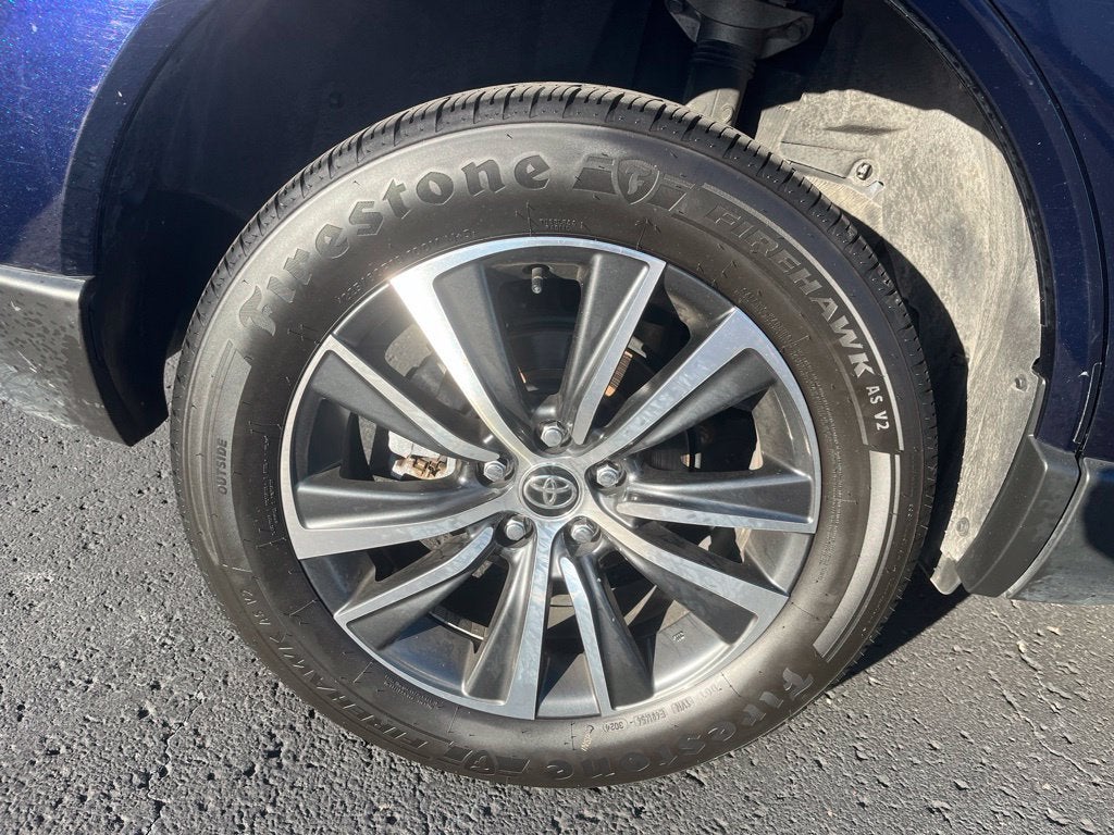 2024 Toyota Venza LE