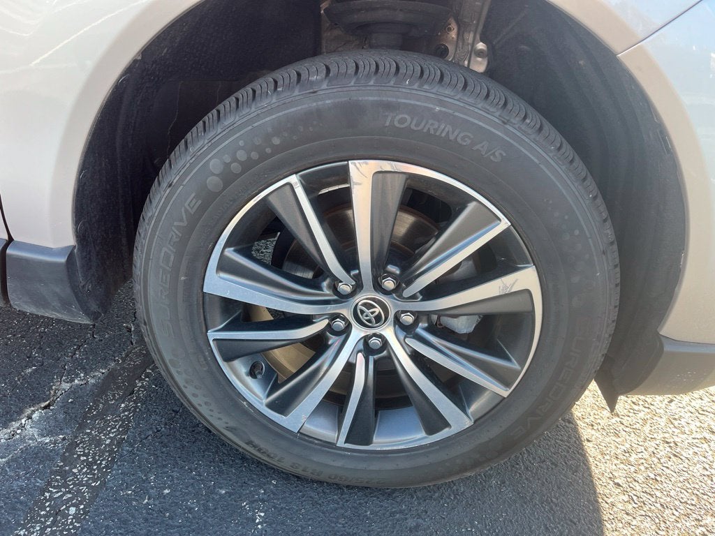 2024 Toyota Venza LE
