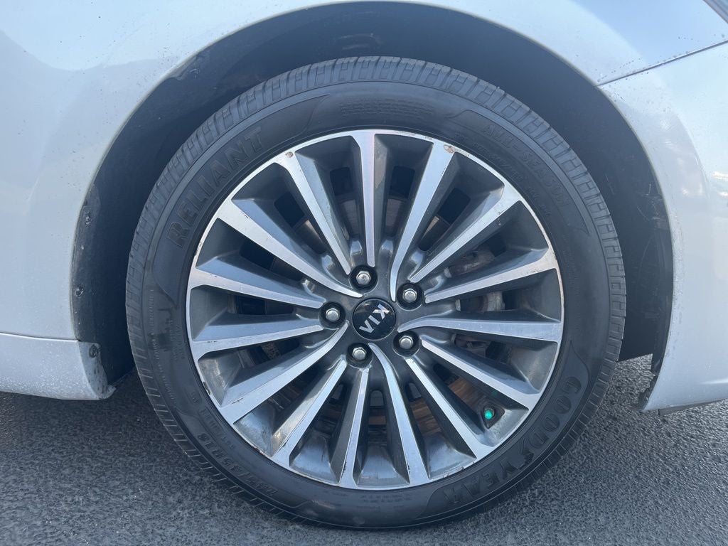 2017 Kia Cadenza Premium