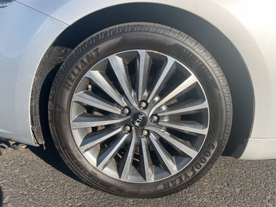 2017 Kia Cadenza Premium