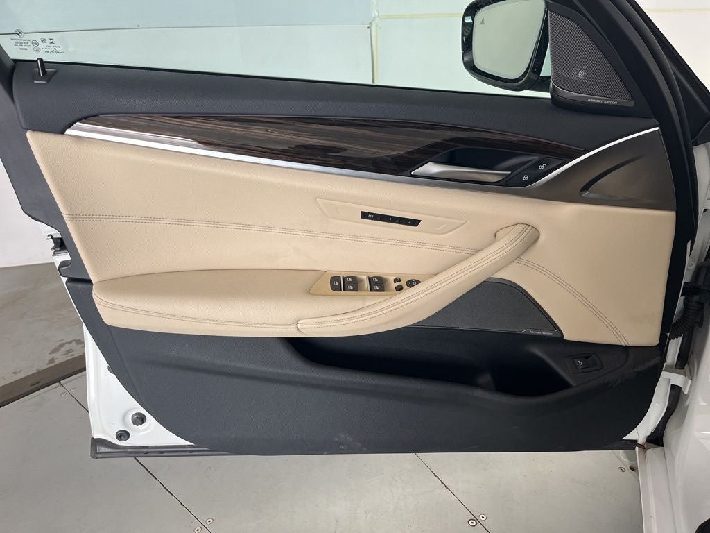 2022 BMW 5 Series 530i - Photo 27